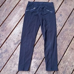Black leggings with decorative zippers